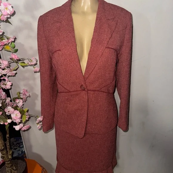 Kasper Women's Red Blazer and Skirt Set - Picture 4 of 9